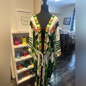 Spectacular tropical white kimono!